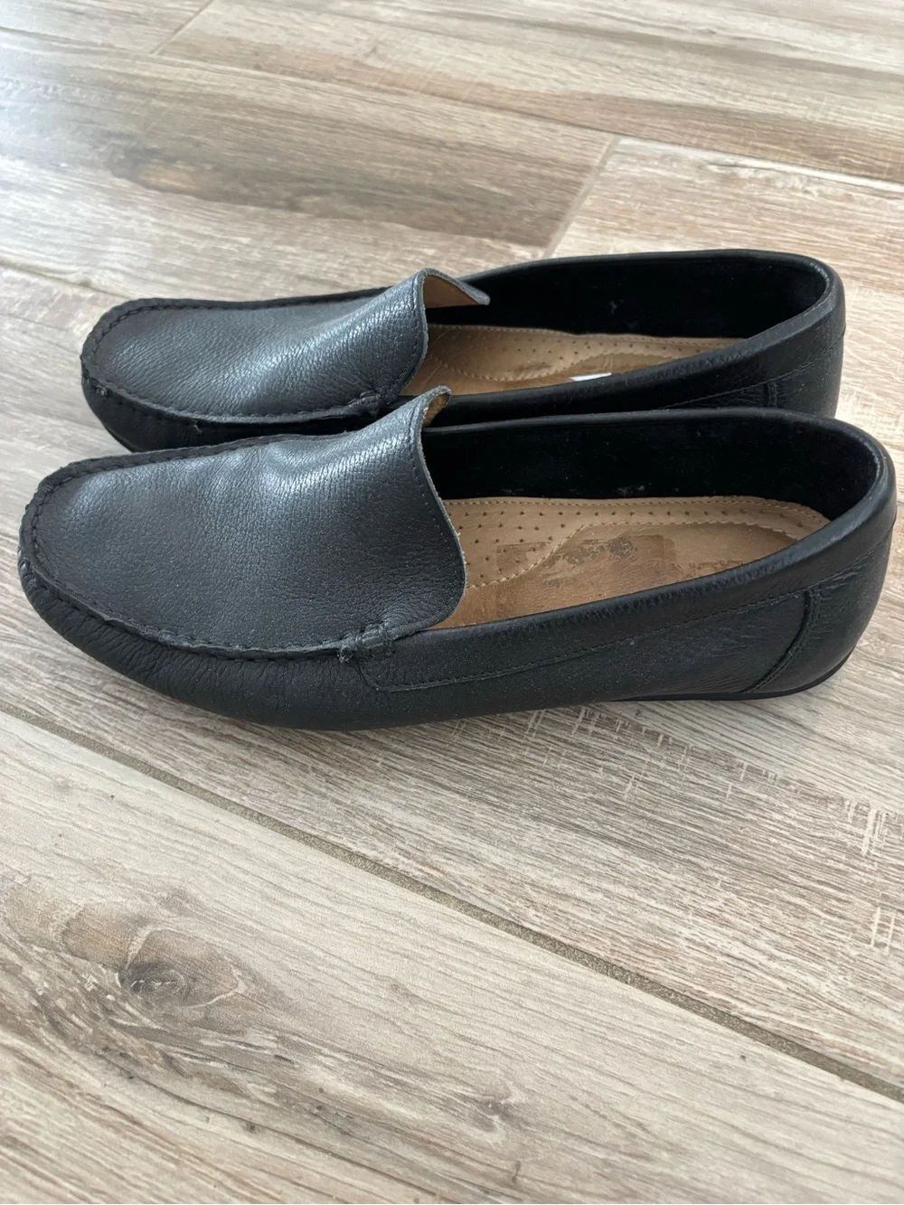 Classic Men’s Black Leather Slip-On Loafers size 9